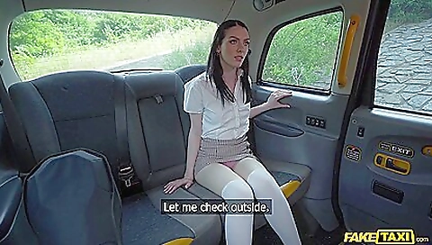 Petite teen 18+ girl gets her pussy penetrated in the car