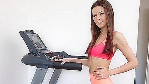 Cindy shines in a relaxed state and enjoys her time in the vr