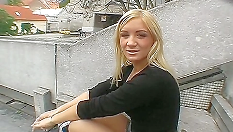 Blonde takes off her shirt and gets her pussy fucked outdoors