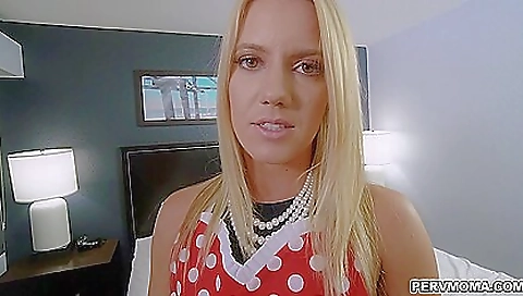 Milf with a fat booty gives her cunt to a big cock