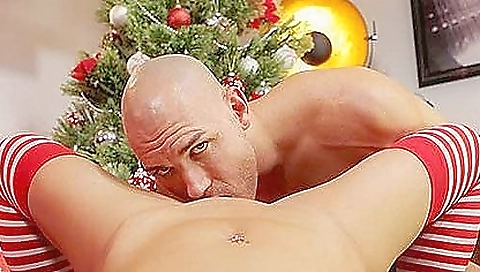 Sexy chick in vr porn video seductively sucking dick