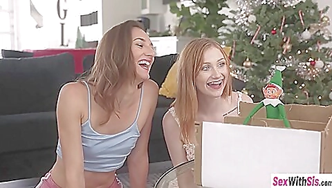 Scarlett skies and andi rose are in a deepthroat threesome